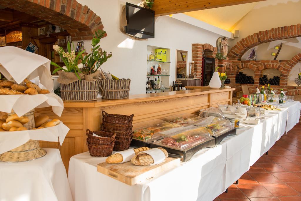 Hotel Restaurant Grune Au Poellau Esterno foto